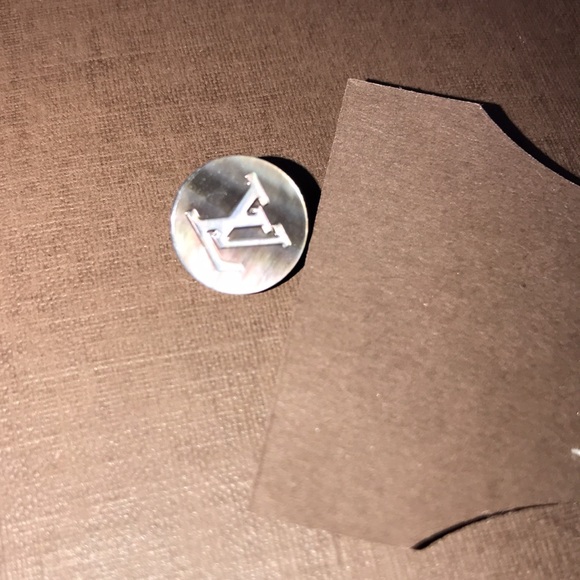 Louis Vuitton Button and Thread - Picture 4 of 4